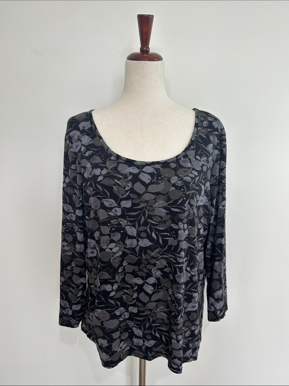 J. Jill Black Floral Scoop Neck Stretch Top size Large EUC